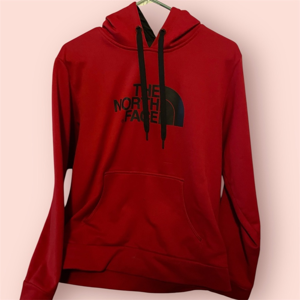 The north face hoodie, very warm and durable. 🧥💯
